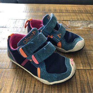 Plae girl's shoes size 8 Glitter blue